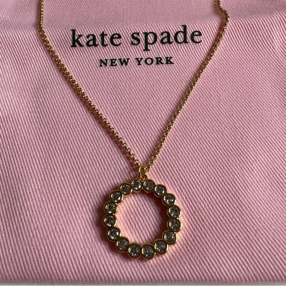 🆕 Kate Spade full circle mini pendant necklace - Picture 2 of 5